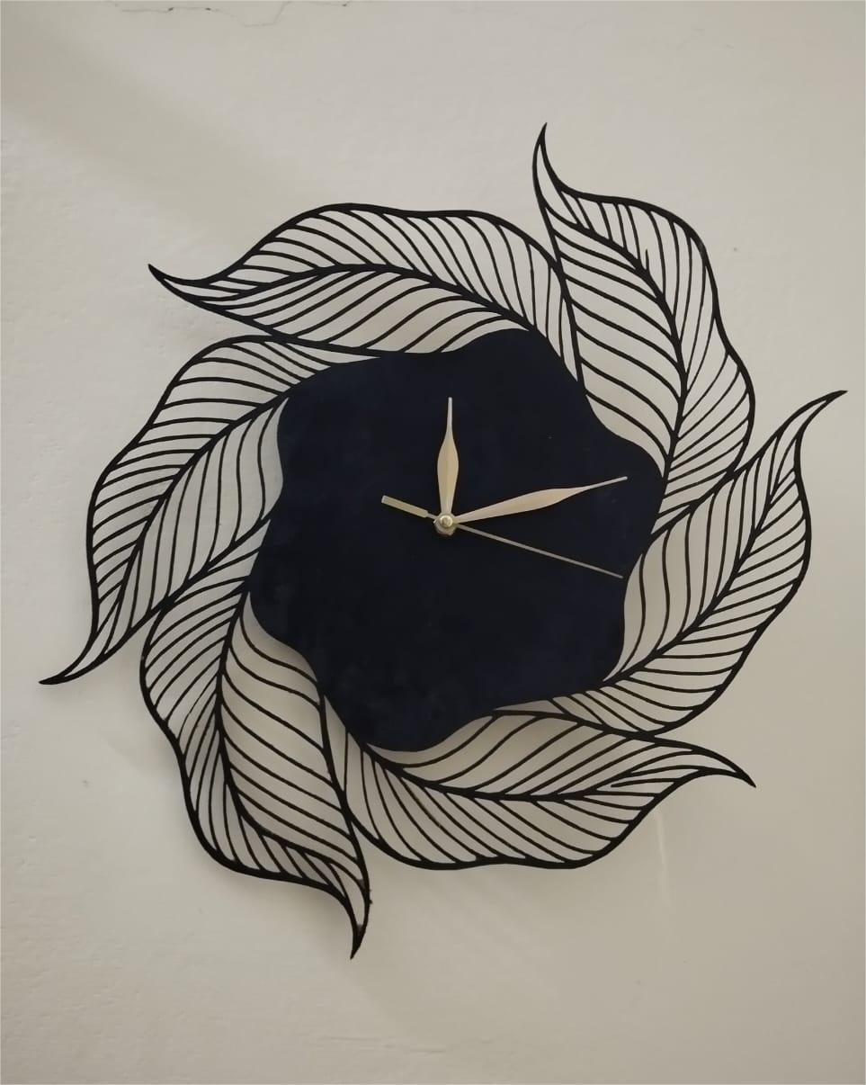 Elegant Leaf Design Wall Clock – Modern Black MDF Art for Home Decor